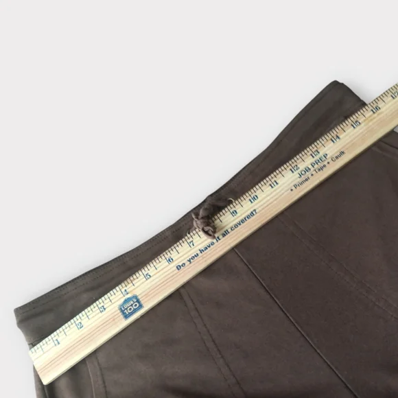 WHITE STAG WOMEN'S SIZE SMALL BROWN MULTI POCKET SHORTS. - Picture 3 of 5